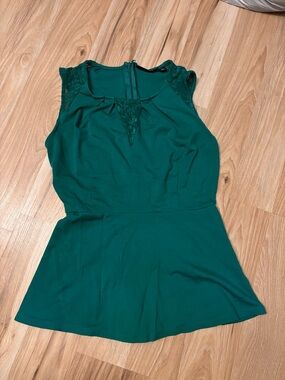 Sleeveless Emerald Green Peplum Top with Lace Accents